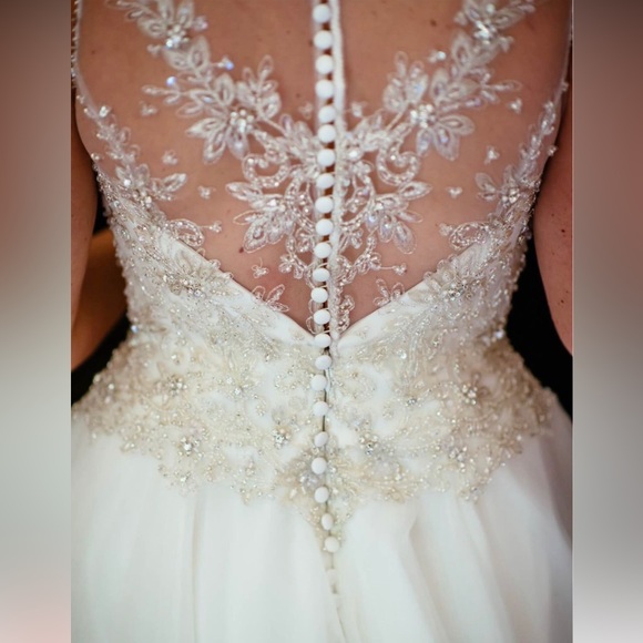 Pronovias Barcelona ballgown - Picture 2 of 8